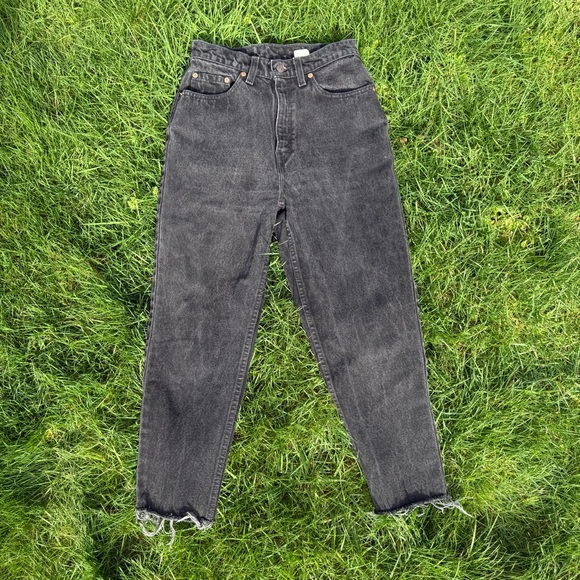 Vintage 90s Levi’s 521 Tapered Fit High Rise Jeans - Washed Black - Size 8P - Picture 2 of 6